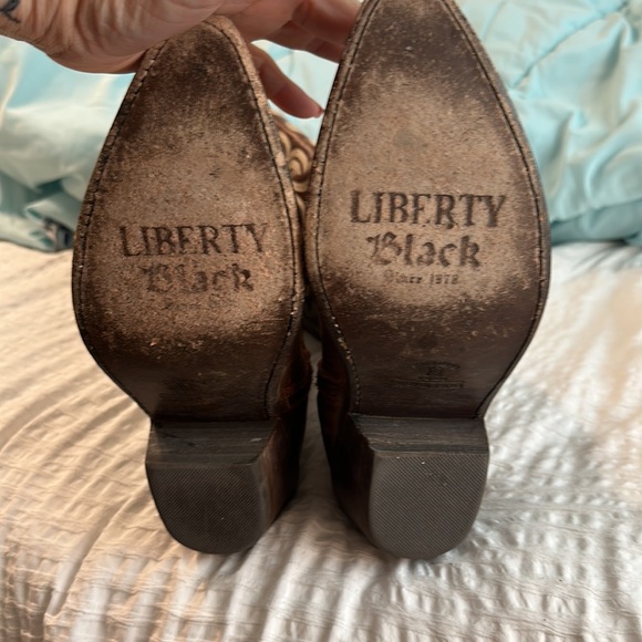 Liberty black boot, size 7.5 - Picture 4 of 4